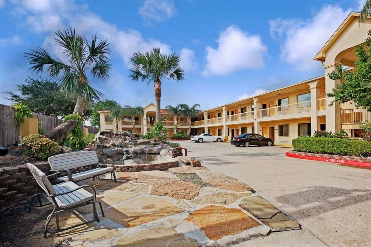 Super 8 By Wyndham Houston Hobby Airport South Hotel Kültér fotó